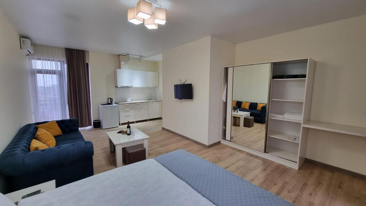 Gg Aparthotel バトゥーミ エクステリア 写真