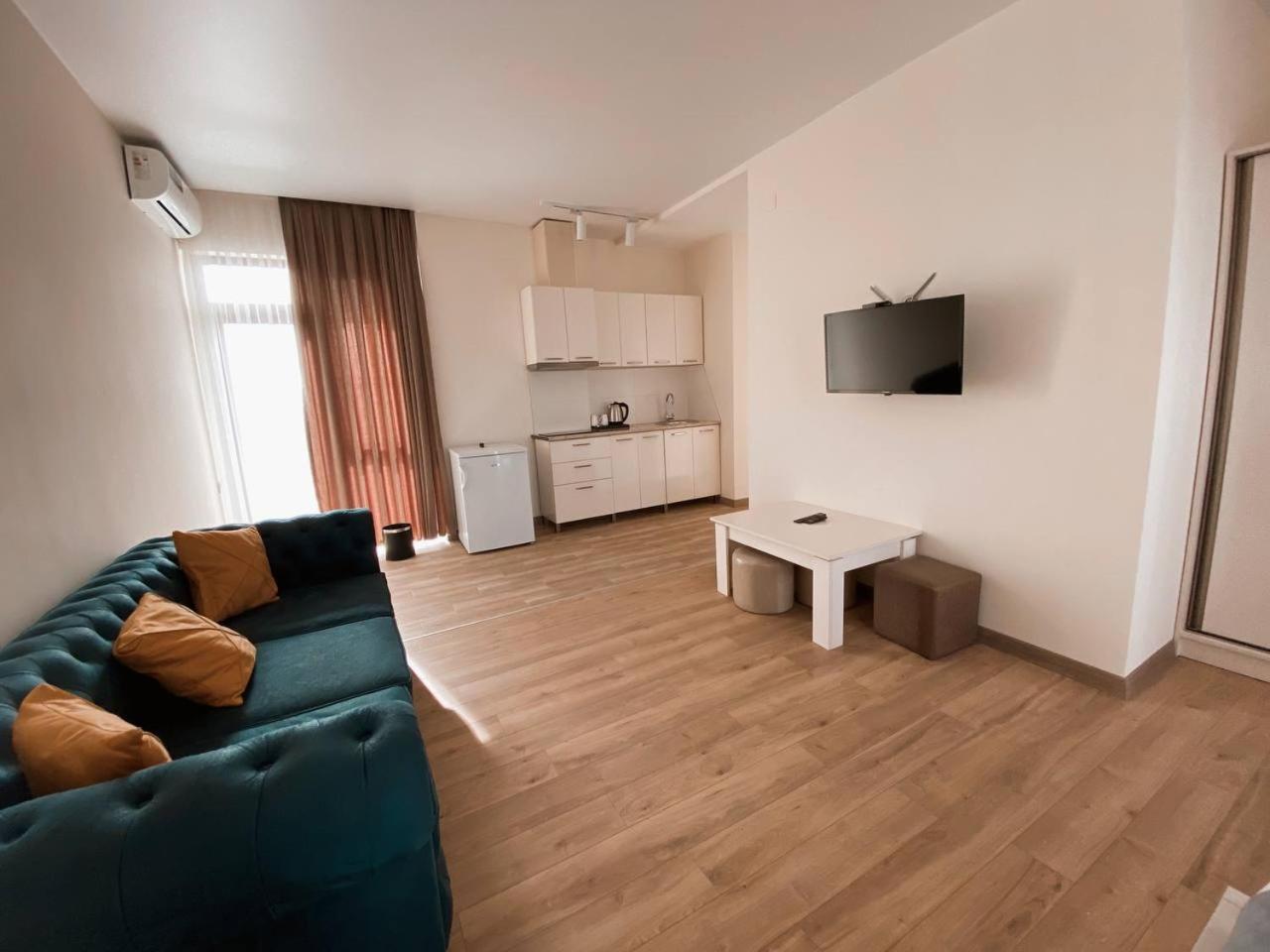 Gg Aparthotel バトゥーミ エクステリア 写真
