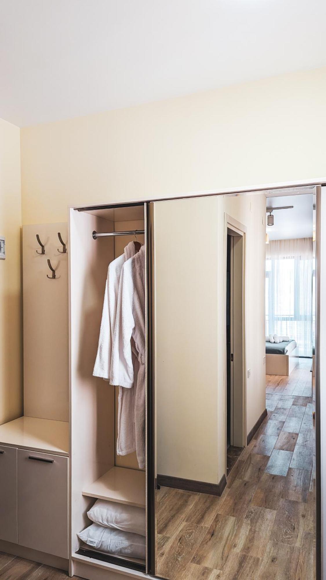 Gg Aparthotel バトゥーミ エクステリア 写真