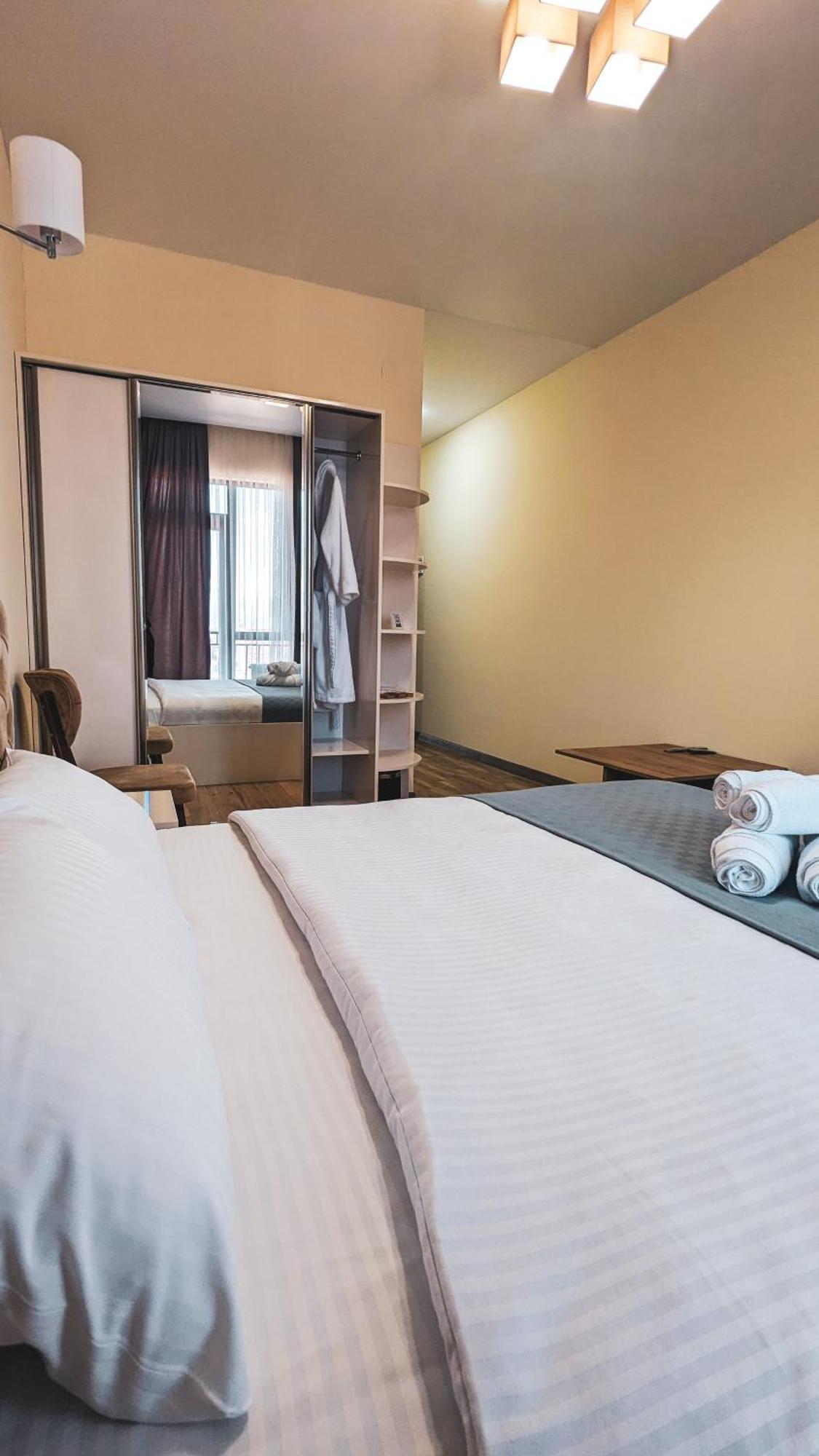 Gg Aparthotel バトゥーミ エクステリア 写真